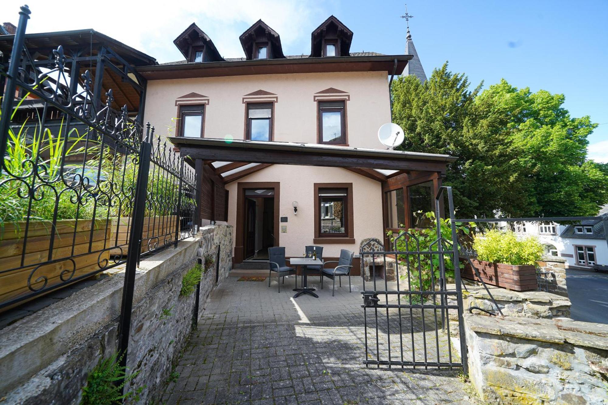 Haus Daniela Oberstadt Cochem Exterior photo